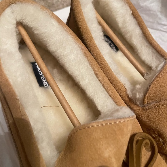 Men’s luxury slippers. Land’ End. Brand new in packaging Retailing for $45! - Picture 4 of 7